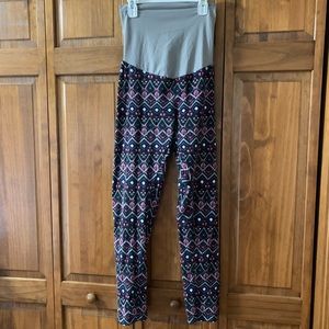 Maternity leggings- tag almost falling off